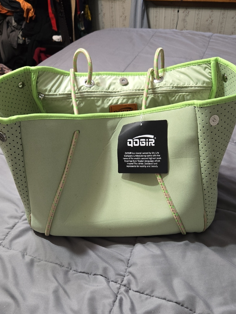 Nwt QOGIR neoprene Green Water Resistant Bag